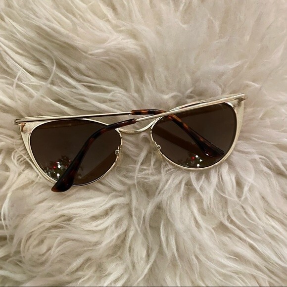 Holy Chic Bundle - Picture 7 of 7